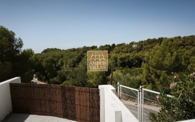 Beautiful, fully refurbished apartment with spacious terraces.